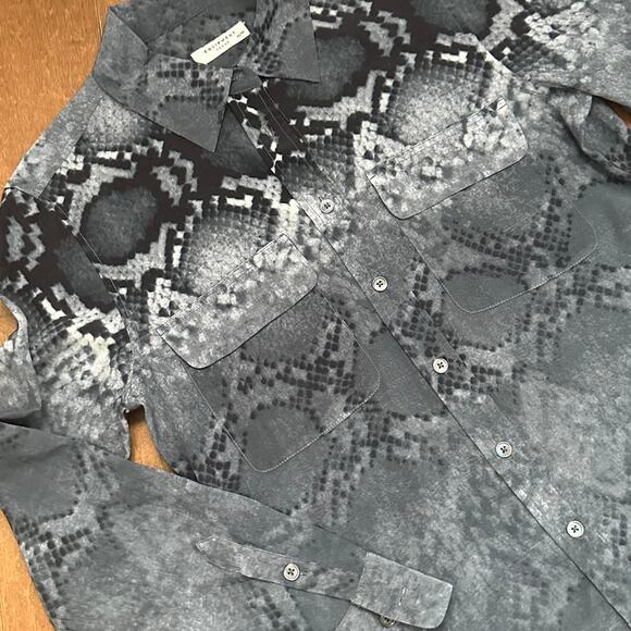Equipment Femme Snake print Button Down - Picture 1 of 5